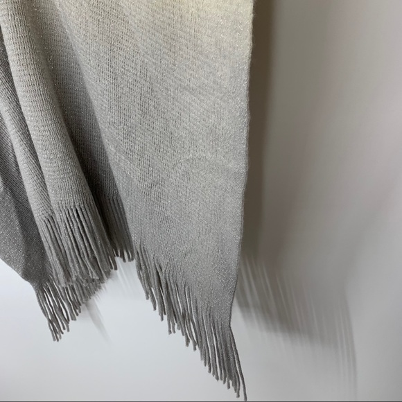 Maurices Ivory Cream Silver Fleck Gray Ombré Soft Knit Tassel Shawl Size OS - Picture 11 of 14